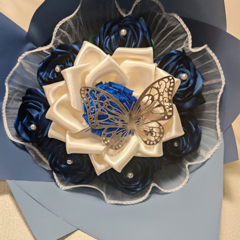 Bouquet con 7 rose blu e un girasole grande