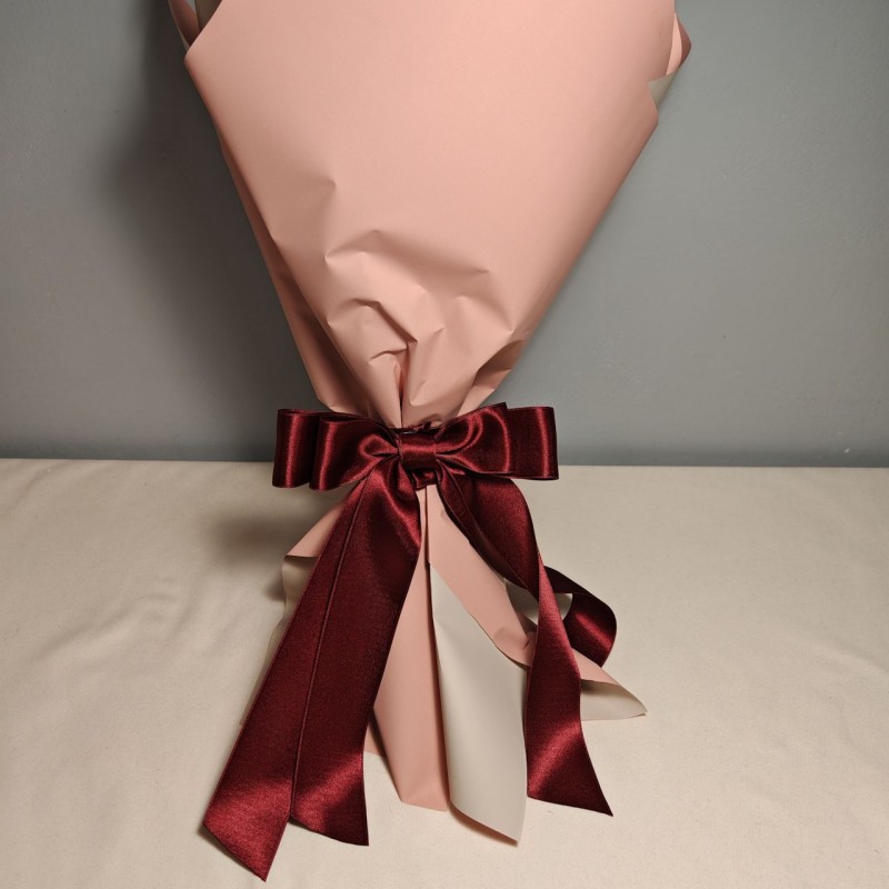 Bouquet con 7 rose e fiorellini n tessuto