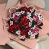 Bouquet con 7 rose e fiorellini n tessuto