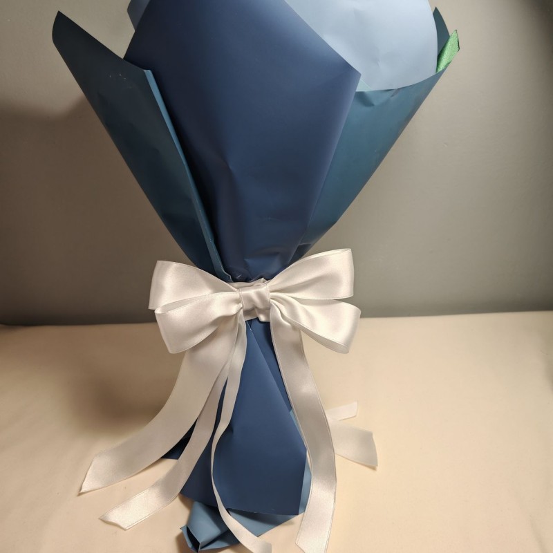 Bouquet con 5 rose e girasoli in tessuto