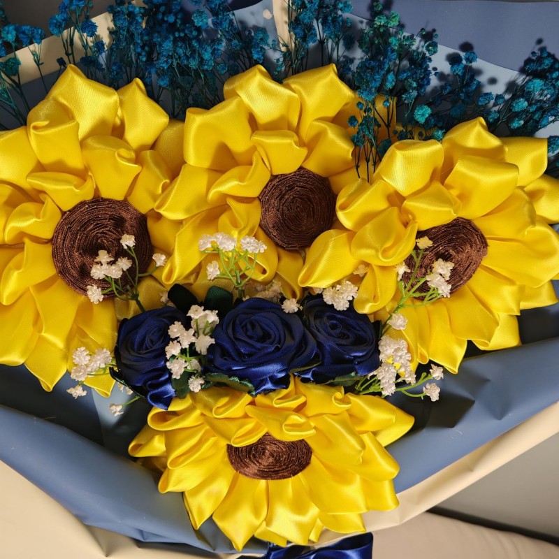 Bouquet di 4 girasoli e 3 rose in tessuto