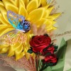 Bouquet 1 girasole con 3 rose e farfalla Bouquet 1 girasole con 3 rose e farfalla