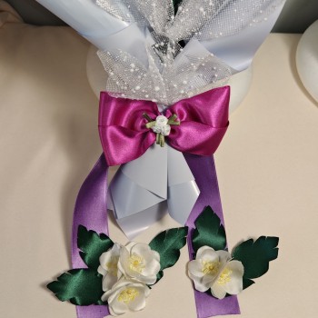 Bouquet di camelie, viola e rosa