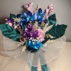 Bouquet di orchidee, ortensie, gypsophila, foglie verdi e rametti bianchi