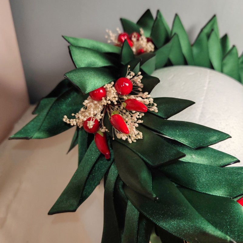 Corona dAlloro Modello 2 con bacche peperoncini e nebbiolina vera