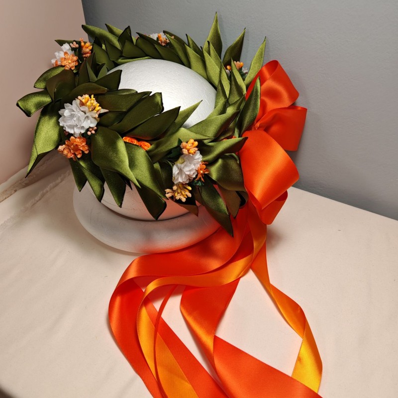 Corona dalloro modello 2 con crisantemi pistilli e roselline