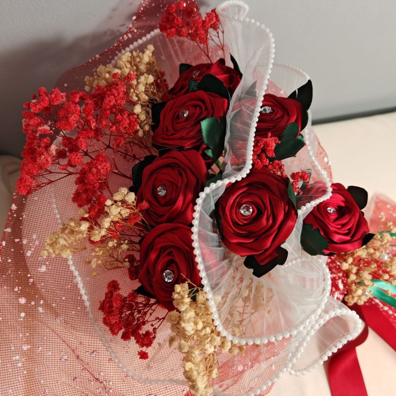 Set composto da Corona dAlloro Modello 4 e Boquet da 7 rose in tessuto