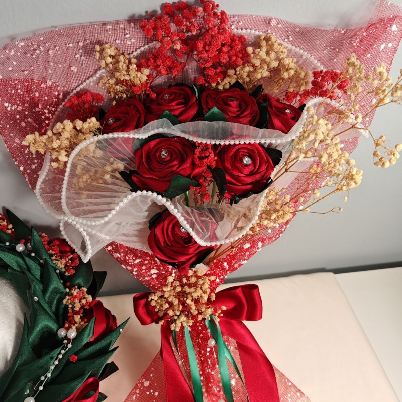 Set composto da Corona dAlloro Modello 4 e Boquet da 7 rose in tessuto