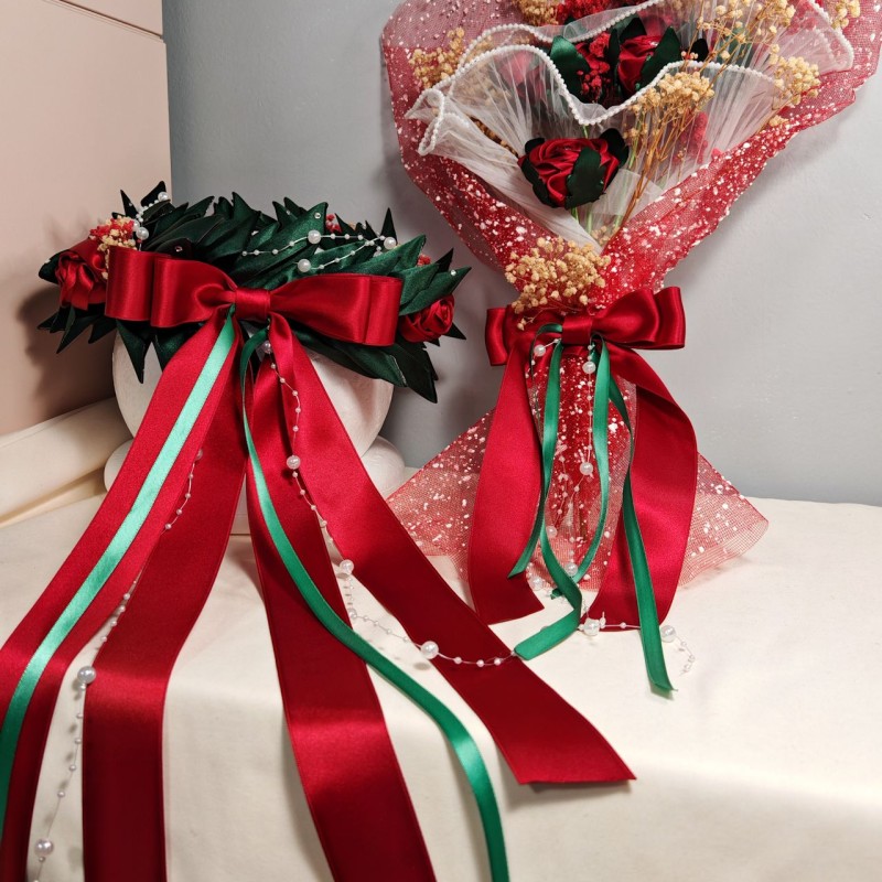 Set composto da Corona dAlloro Modello 4 e Boquet da 7 rose in tessuto