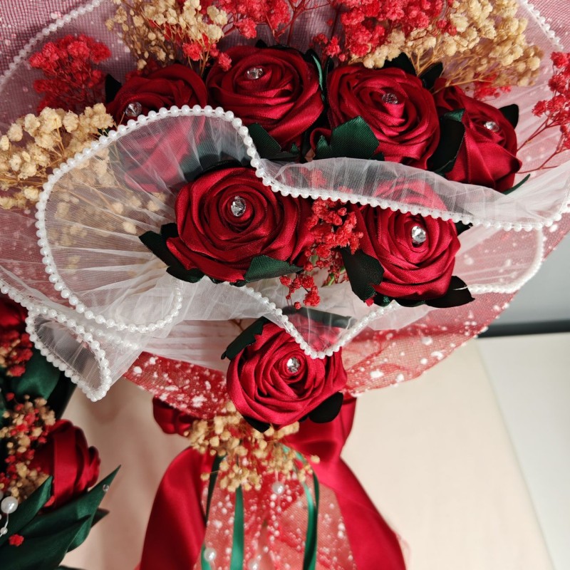 Set composto da Corona dAlloro Modello 4 e Boquet da 7 rose in tessuto